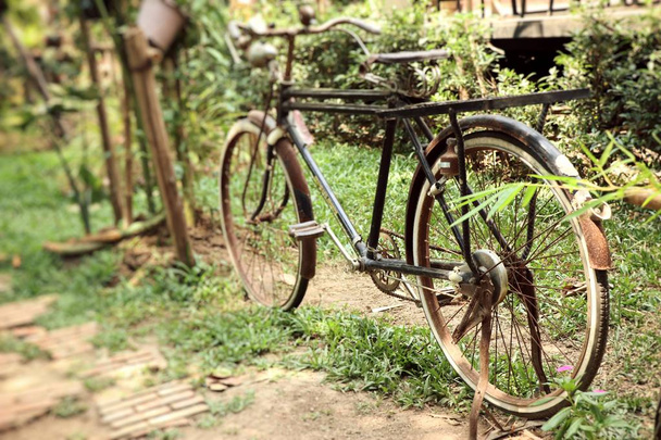 Старый велосипед ржавчины
 - Фото, изображение