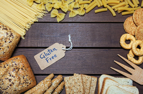 a gluténmentes élelmiszerek fa háttér - Fotó, kép