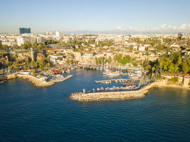 Anténa pohledu Kaleici starého městského přístavu Antalya Turecko - Fotografie, Obrázek