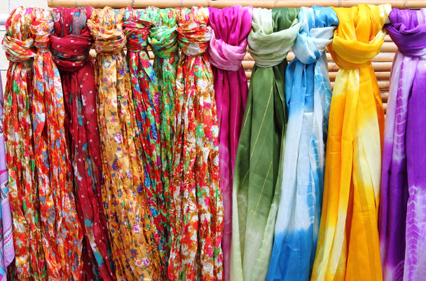 Bufandas colgantes
 - Foto, Imagen