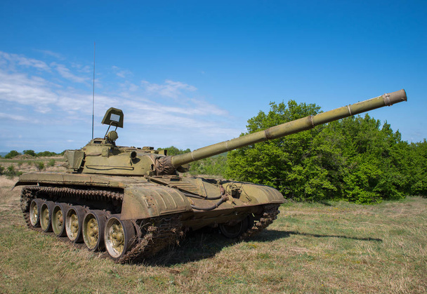 Tanques de batalla principales soviéticos T-72 Ural
  - Foto, imagen