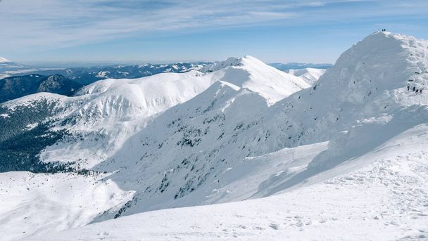 Vista desde la montaña Chopok, el pico más alto de Low Tatras, Jasna, Eslovaquia
 - Foto, imagen