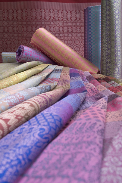 Patrón y diseño de seda tailandesa
 - Foto, imagen