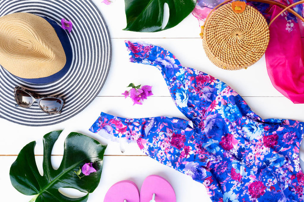 Summer flat lay scenery with swimsuit - Foto, imagen