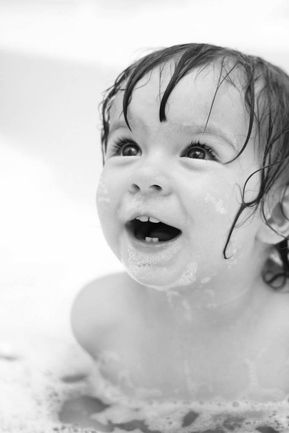 little girl pool joy swim smile fun - Foto, immagini