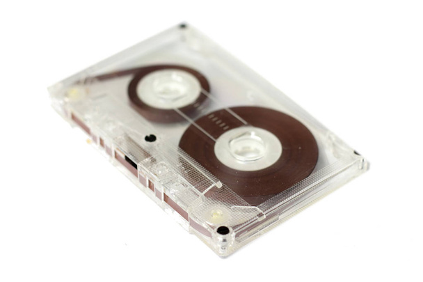 Taśma cassete audio, retro, vintage, analogowe na białym tle na białym 80s 90s stylu - Zdjęcie, obraz