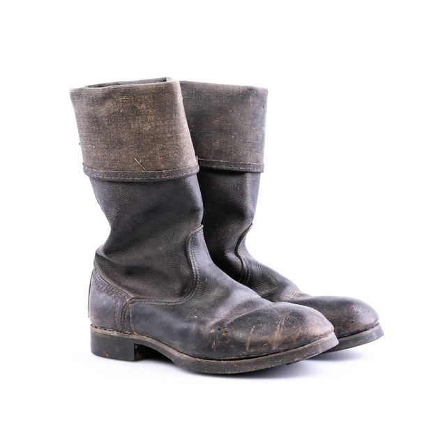 Kirza botas em fundo branco, botas retro, feitas de couro artificial, usado na União Soviética para soldados no exército e para o trabalho
 - Foto, Imagem