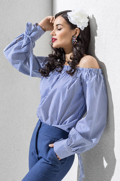 Brunette model in stylish clothing and accessories posing in studio - Valokuva, kuva