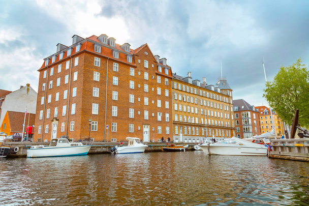 Widok miasta Kopenhaga z łodzi wycieczkowych - Zdjęcie, obraz