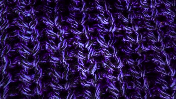 Het patroon van de wol, gedrapeerd textiel patroon close-up. Wollen textuur stof achtergrond. Zichtbare details in fijne draden, die deel van de geweven stof uitmaken - Video