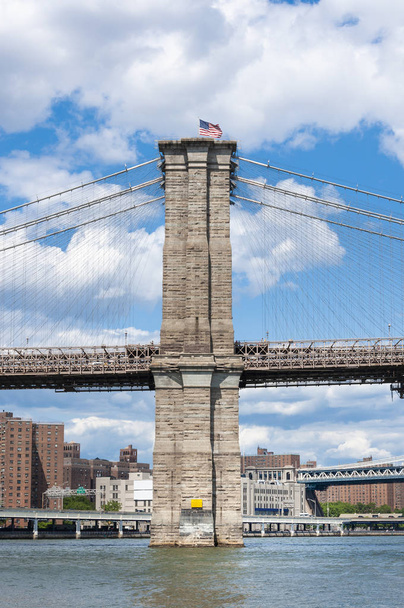 Detalle del puente de Brooklyn en Nueva York, Estados Unidos
 - Foto, Imagen
