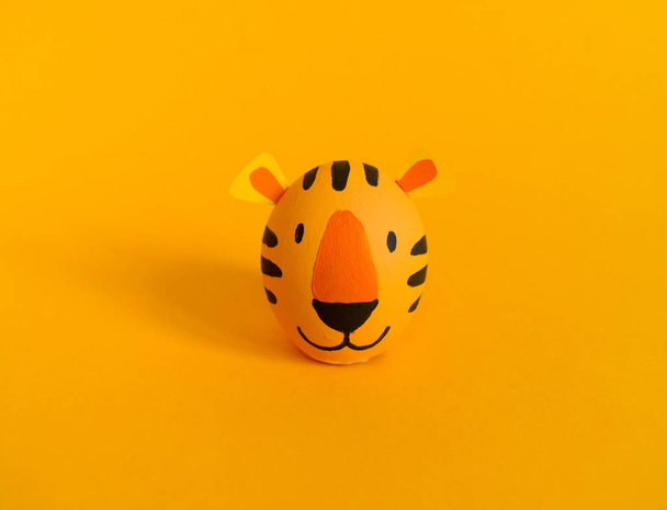 Easter holiday concept with cute handmade eggs: orange tiger. - Fotografie, Obrázek