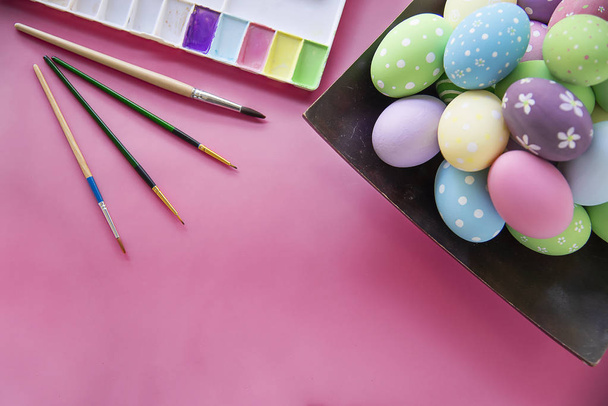 Painted colorful Easter eggs background - Easter holiday celebration background concept - Foto, Imagen