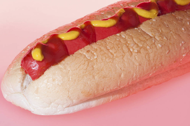 Cream bun with red sausage and sauce - Zdjęcie, obraz