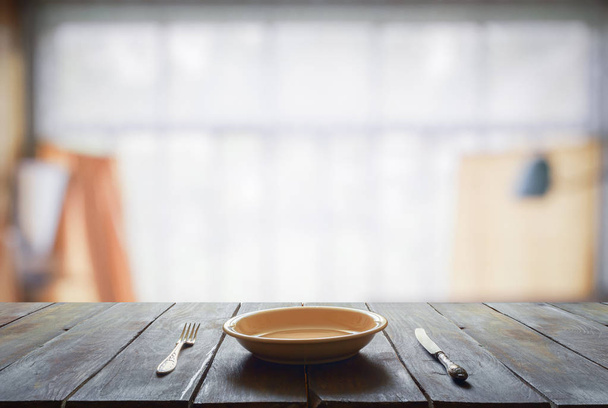 vieja mesa de madera en la cocina - Foto, Imagen