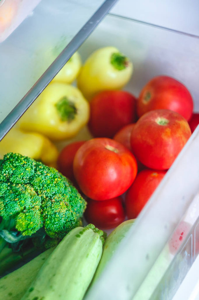 Légumes frais, tomates, poivrons, concombres, brocoli, courges
 - Photo, image