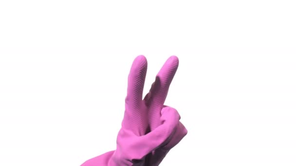 Tisztító kéz lila gumi kesztyű intett győzelem a fehér háttér - Felvétel, videó