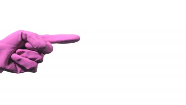 Χέρι με μωβ καουτσούκ γάντι είναι στραμμένο προς την κατεύθυνση σε άσπρο φόντο - Πλάνα, βίντεο