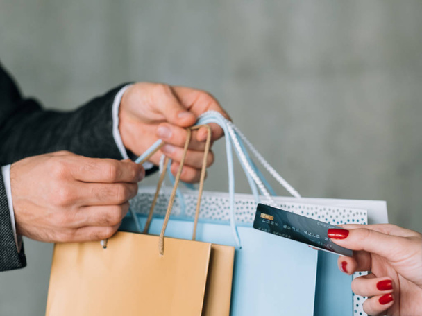 store female shopping lifestyle woman credit card - Foto, Bild