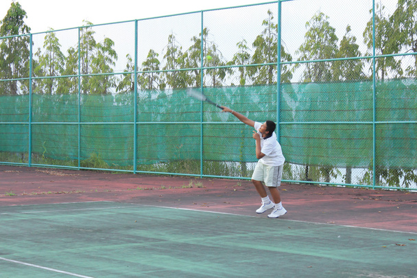 Tenis topu hizmet - Fotoğraf, Görsel