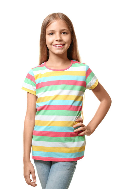 Petite fille souriante en t-shirt sur fond blanc
 - Photo, image