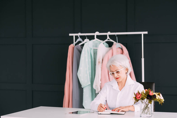 seniority showroom clothes business lady workplace - Foto, Bild