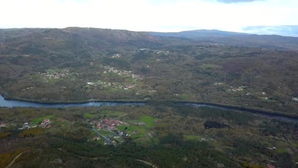 Luchtfoto van een vallei-Ourense - Video