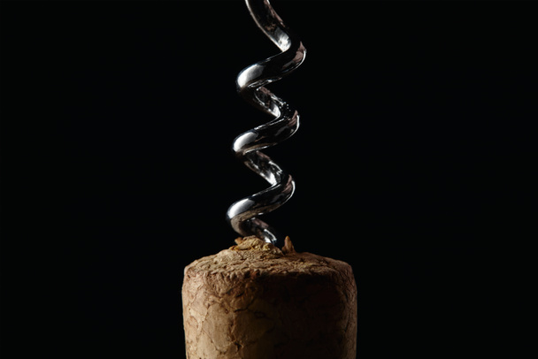 Close up view of wooden cork and steel corkscrew isolated on black - Fotografie, Obrázek