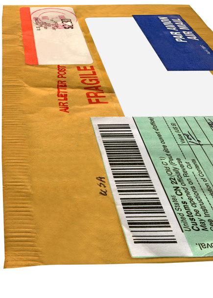 Single yellow mail package envelope - 写真・画像