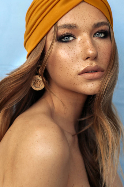 portrait of beautiful young woman with brown hair and freckles f - Φωτογραφία, εικόνα