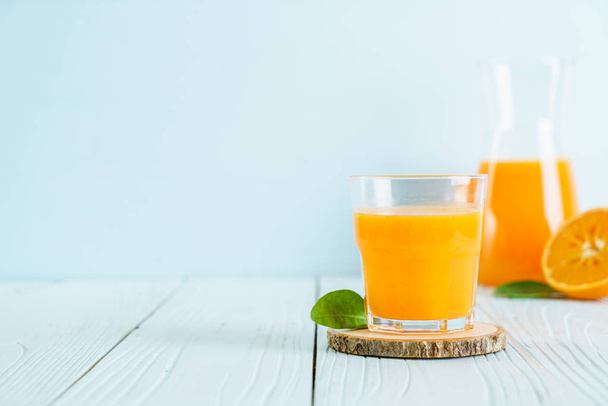Fresh orange juice on wood background - Foto, imagen