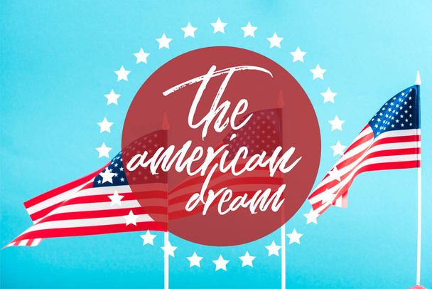 amerykańskie flagi z napisem amerykański sen w kółko z gwiazd wokół na niebiesko - Zdjęcie, obraz