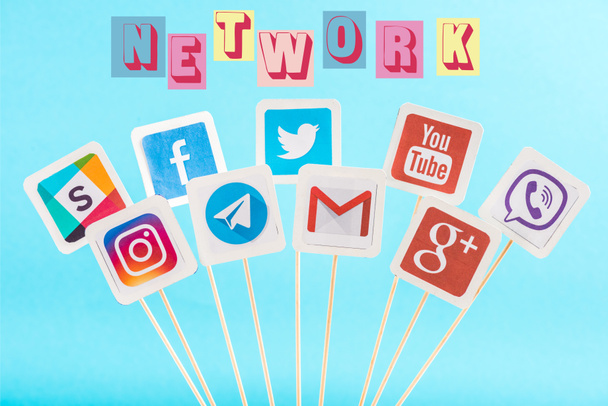 social media icons and network multicolored lettering isolated on blue - Foto, imagen