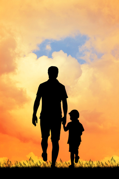 Papa mit seinem Sohn bei Sonnenuntergang - Foto, Bild
