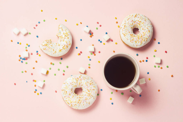Cup of coffee, Fresh tasty sweet donuts on a pink background. Fast food concept, bakery, breakfast, sweets, coffee shop. Flat lay, top view, copy space. - Fotoğraf, Görsel