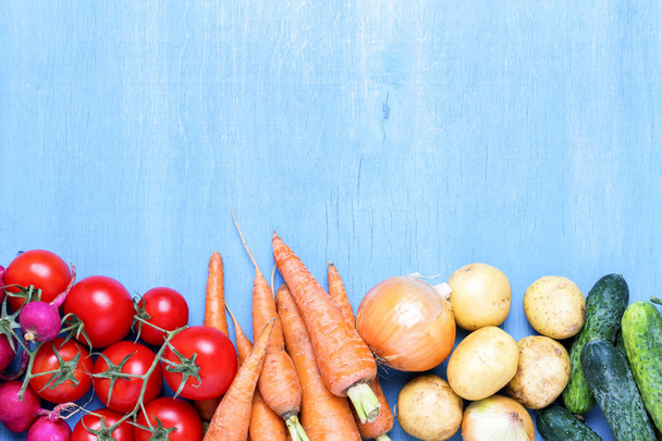 Fresh organic farm vegetables, Health care, on a blue wooden background. Harvest. Country style. Concept of a farm fair. Flat lay, top view - Foto, Imagem
