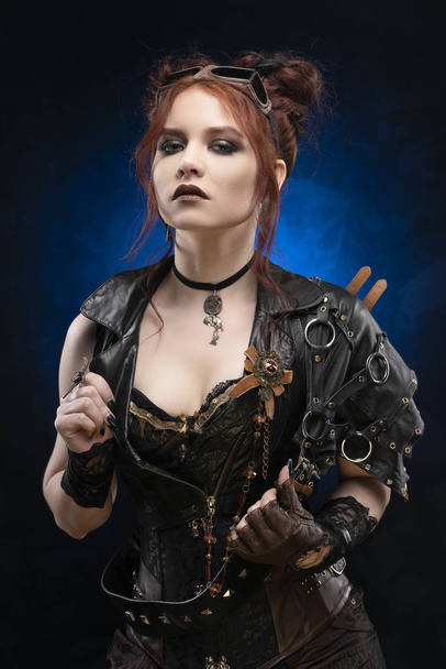 Beautiful redhead cosplayer girl wearing a Victorian-style steam - Fotoğraf, Görsel