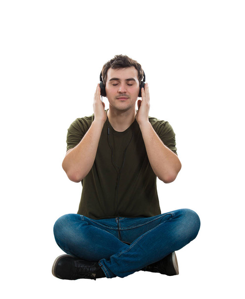 εμπνευσμένη άντρας ακούει μουσική - Φωτογραφία, εικόνα