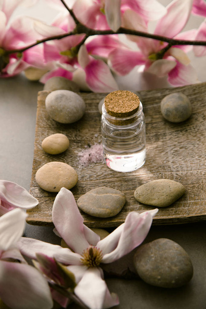 Spa products in natural setting - 写真・画像