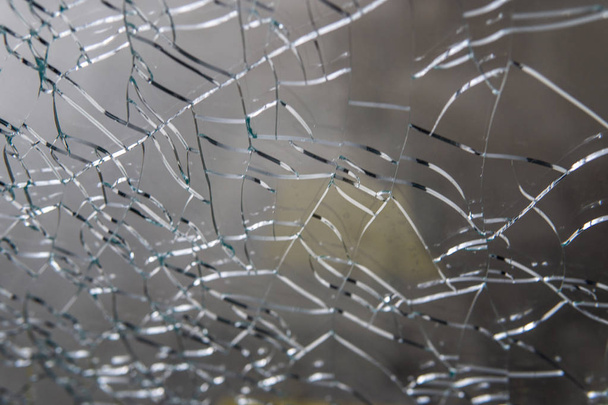 Glasscherben. Netz aus Rissen. Abstrakter Hintergrund - Foto, Bild