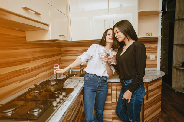 girls in a kitchen - Photo, Image