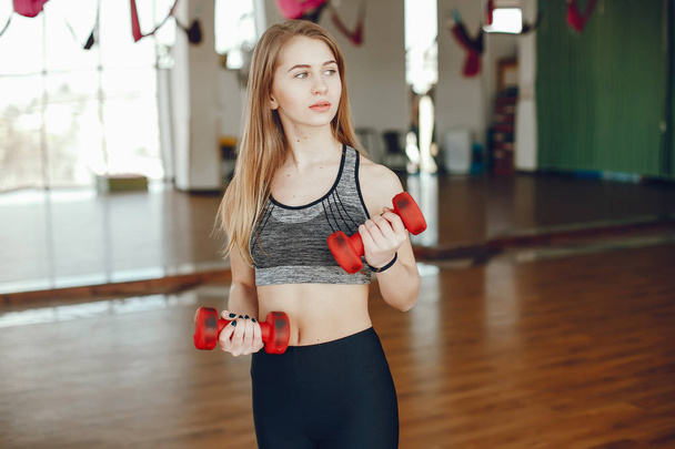 girl in a gym - Foto, Imagem