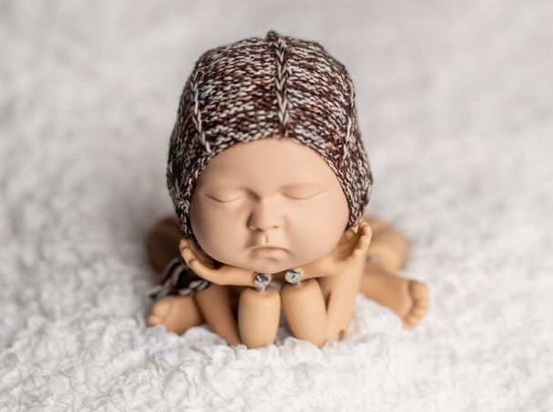 Mannequin of baby posing for photo - Valokuva, kuva