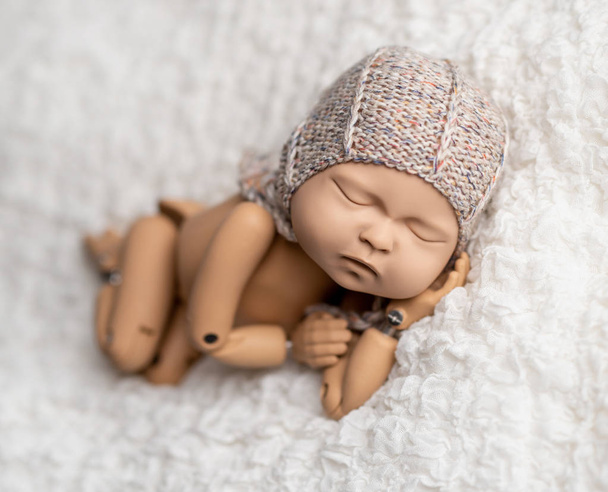 Mannequin of newborn for photo posing - Foto, Imagen