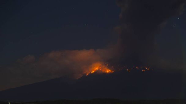 18 марта 2019 года извержение вулкана Попокатепетл, Пуэбла Мексика
 - Фото, изображение