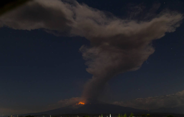 Мексика Пуебла-18 березня 2019 Popocatepetl виверження вулкана - Фото, зображення