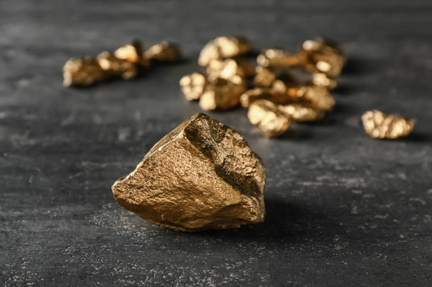 Gold nuggets on dark background - Zdjęcie, obraz