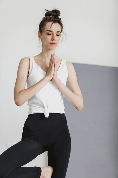 Young slender girl doing yoga - Foto, immagini