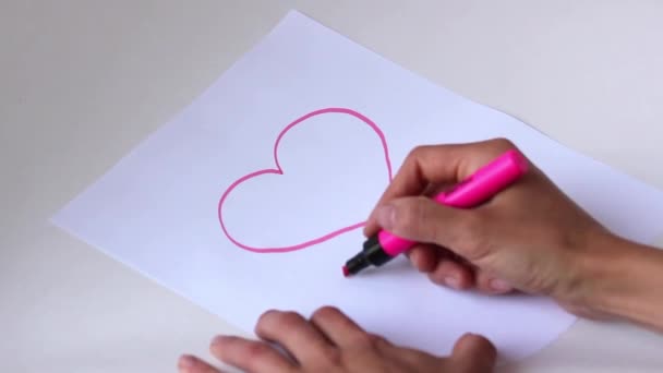 Writing a message of love - Filmati, video