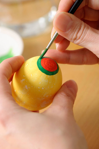 Decorating Easter egg with watercolors. - Фото, изображение